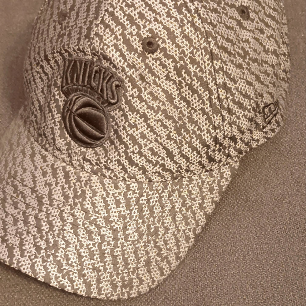 New Era Textured Gray Knicks Hat
